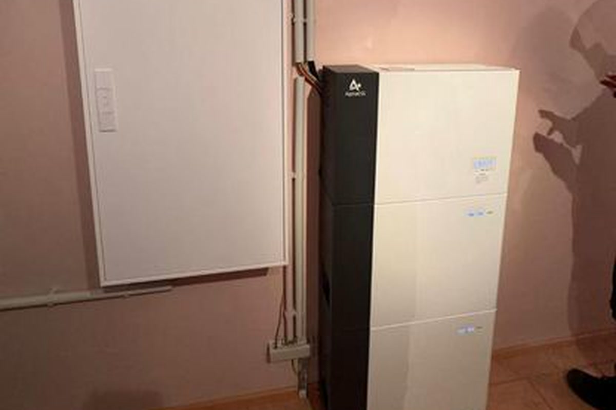 Speicher- und Verteiltechnik der Photovoltaikanlage Familie Bergmann